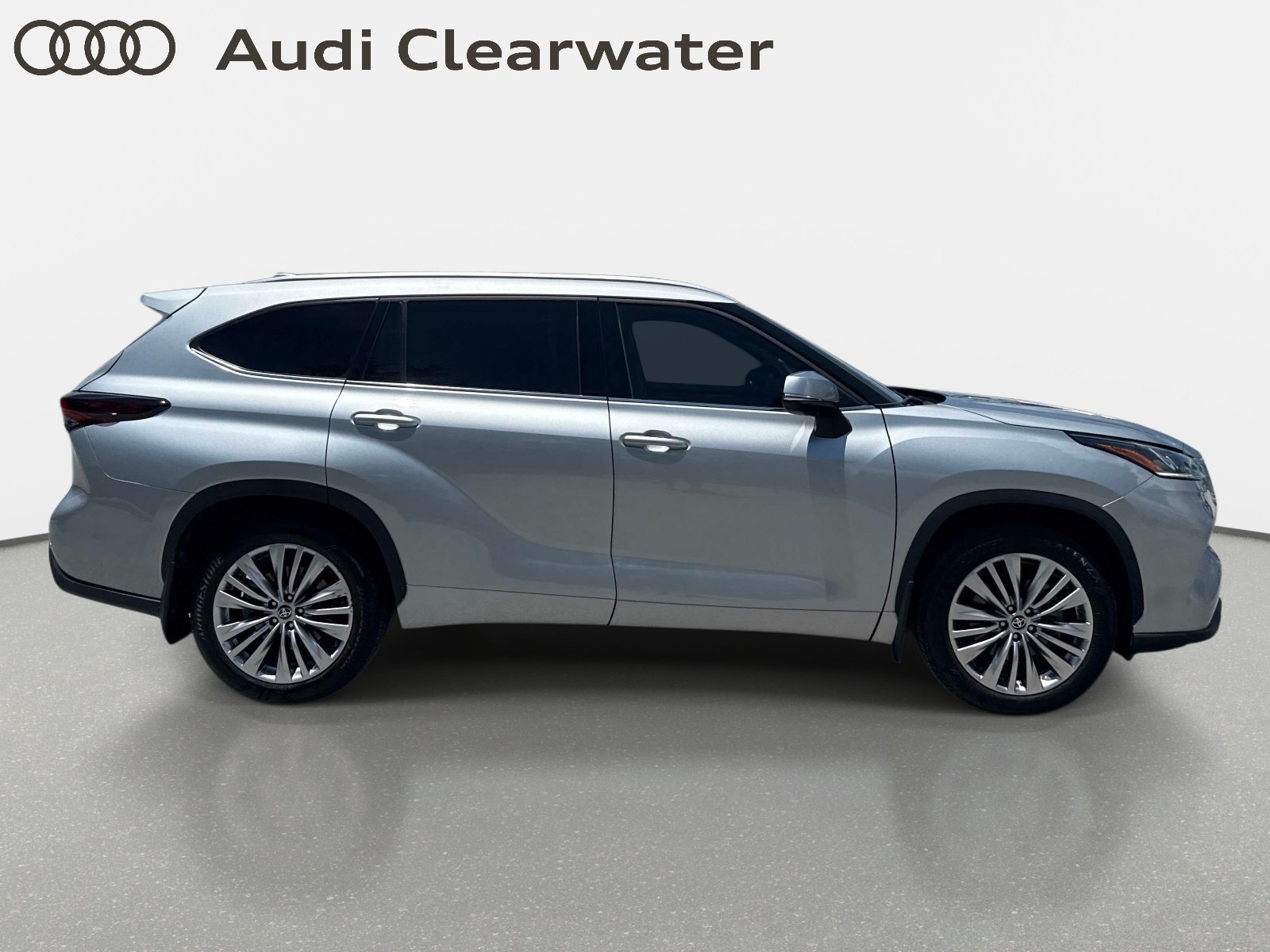 Used 2025 Toyota Highlander Platinum AWD/4WD image 5