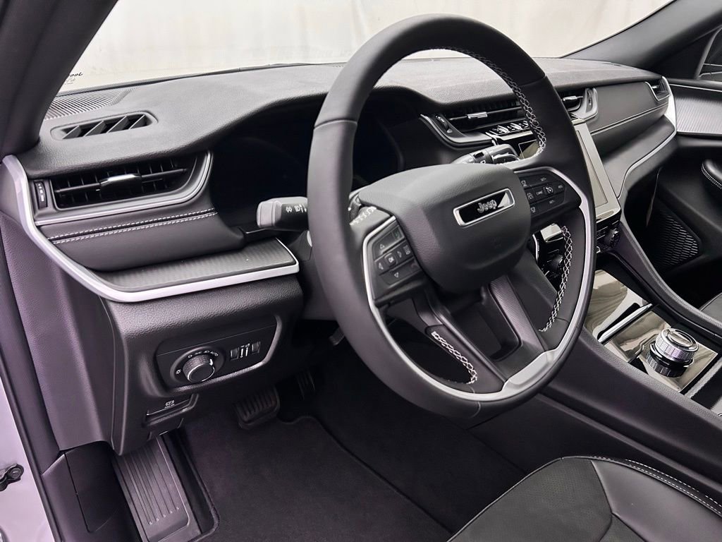 New 2025 Jeep Grand Cherokee L Altitude image 16
