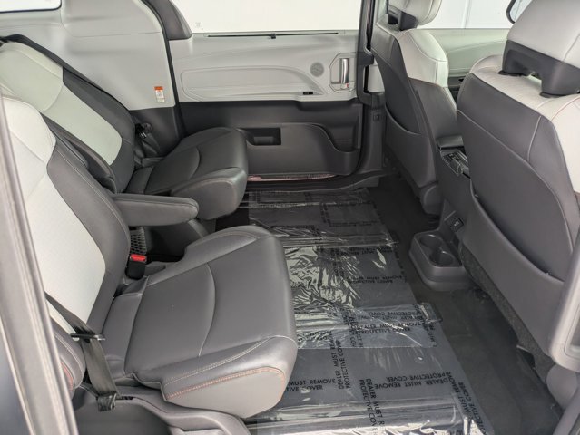 Used 2021 Toyota Sienna XSE w/ XSE Plus Package image 20