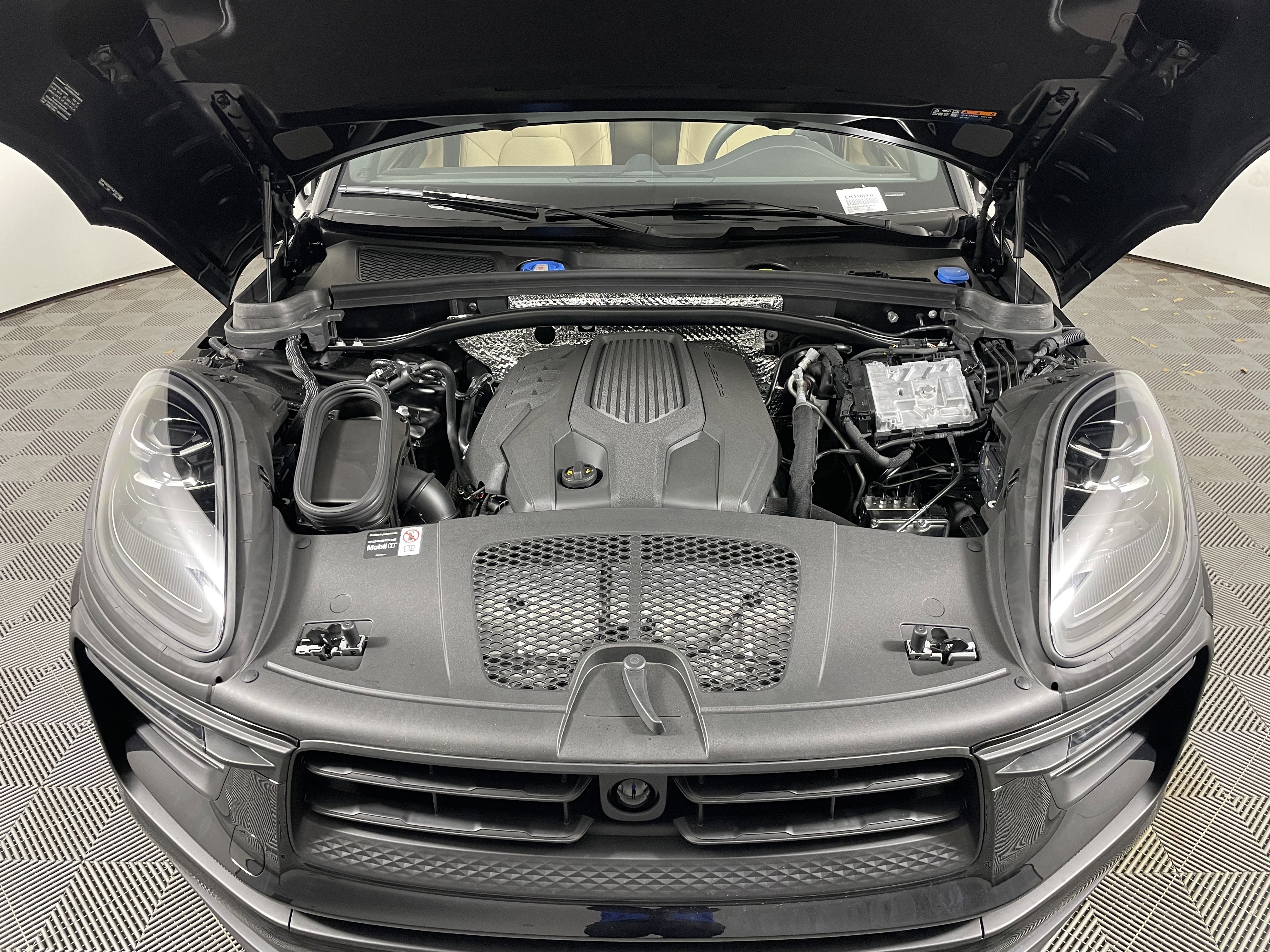 New 2026 Porsche Macan image 22