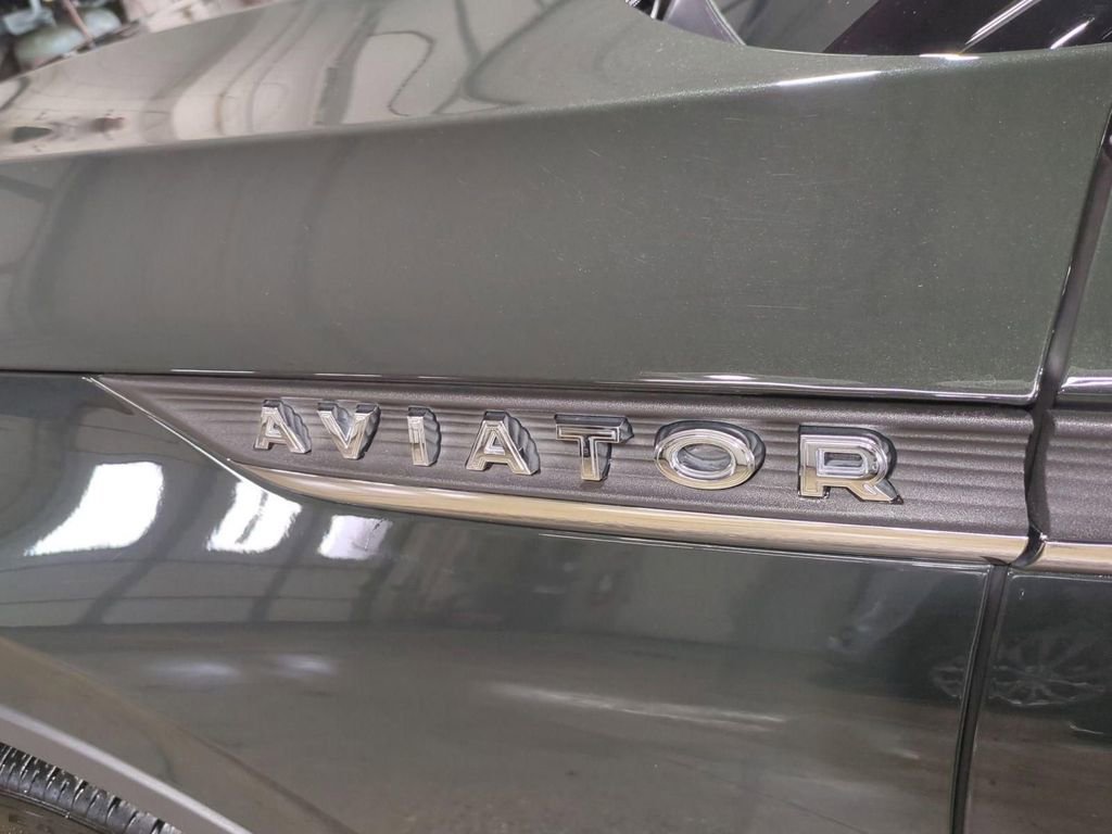 Certified 2023 Lincoln Aviator Reserve w/ Equipment Group 201A image 10