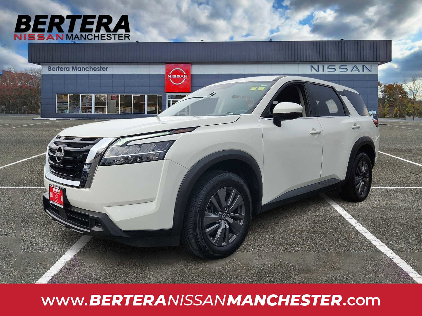Used 2022 Nissan Pathfinder S AWD/4WD image 1