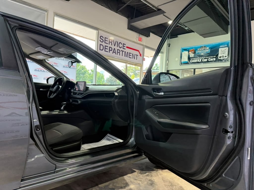 Used 2025 Nissan Altima 2.5 SV FWD image 34