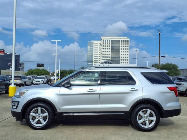 Used 2017 Ford Explorer XLT AWD/4WD image 24