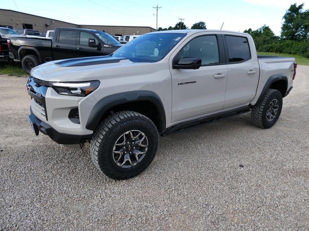New 2026 Chevrolet Colorado ZR2 w/ Technology Package AWD/4WD image 8