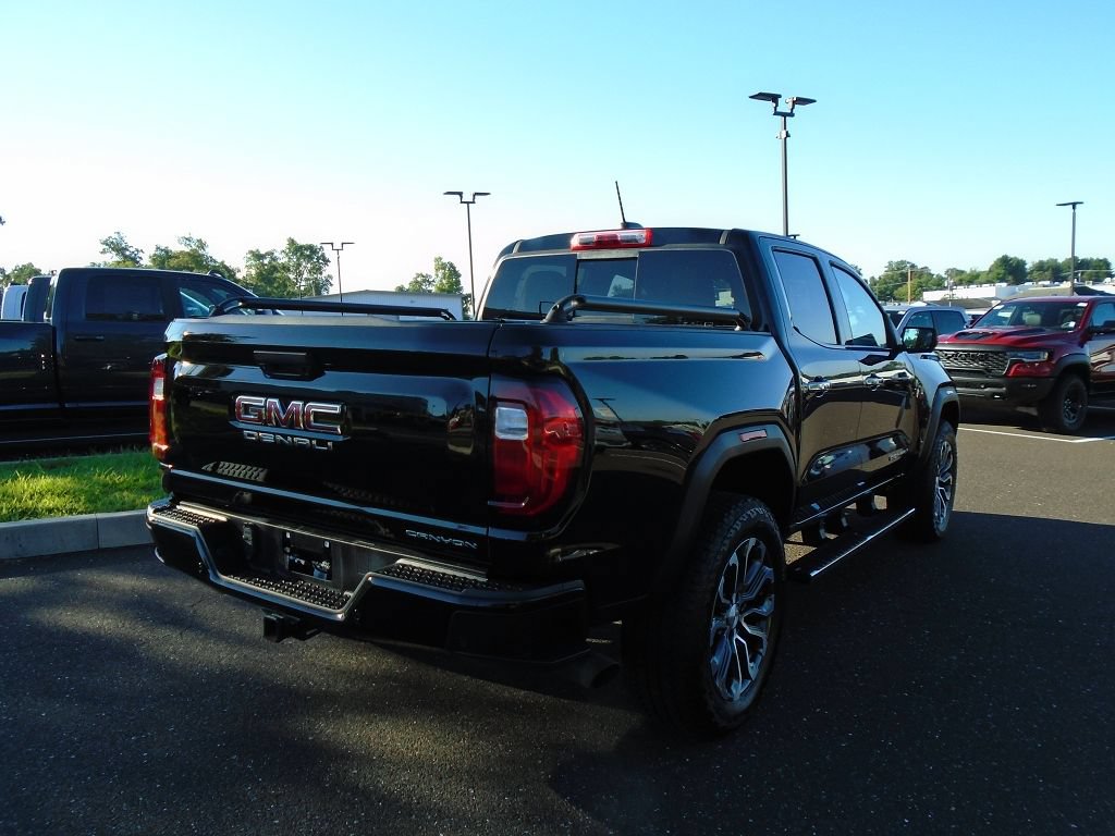 Used 2025 GMC Canyon Denali AWD/4WD image 3