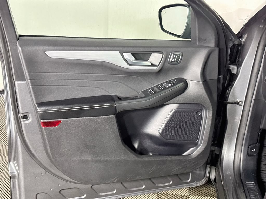 Used 2025 Ford Escape Platinum AWD/4WD image 10