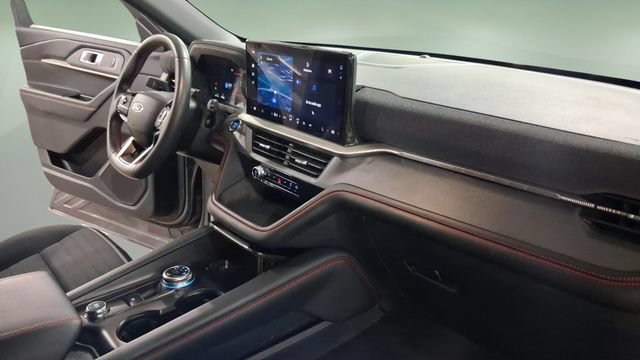 Used 2025 Ford Explorer ST-Line AWD/4WD image 19