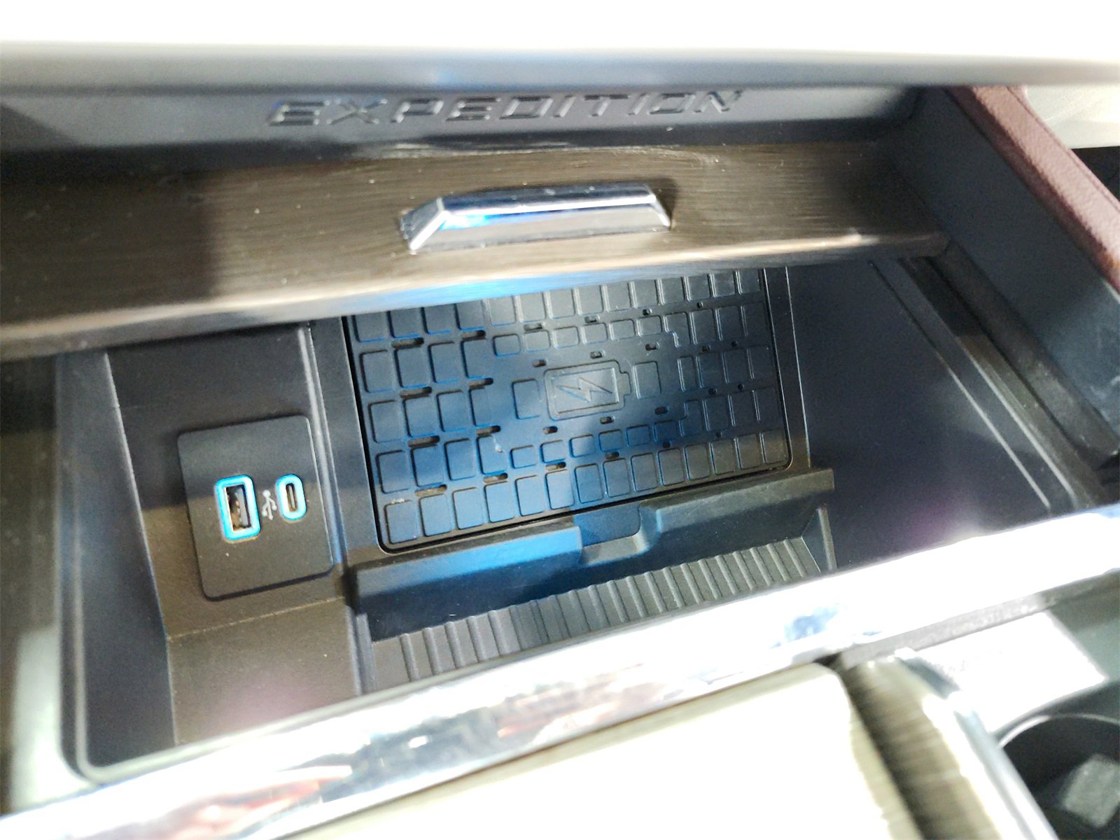 Used 2024 Ford Expedition Limited image 33