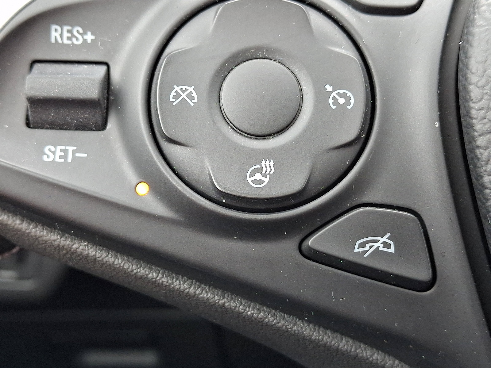 Used 2020 Buick Envision Essence image 24