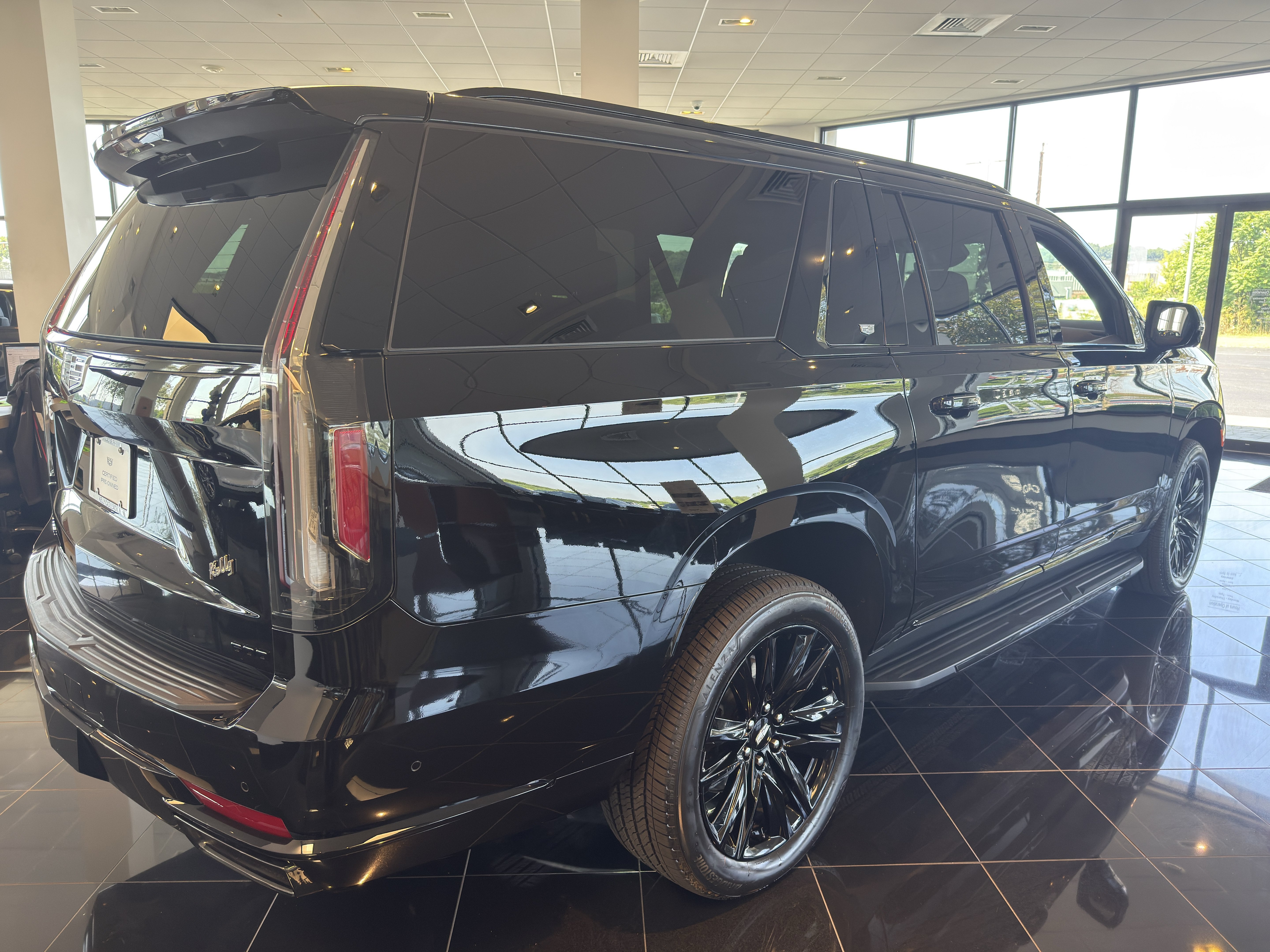 Certified 2022 Cadillac Escalade ESV Sport AWD/4WD image 8