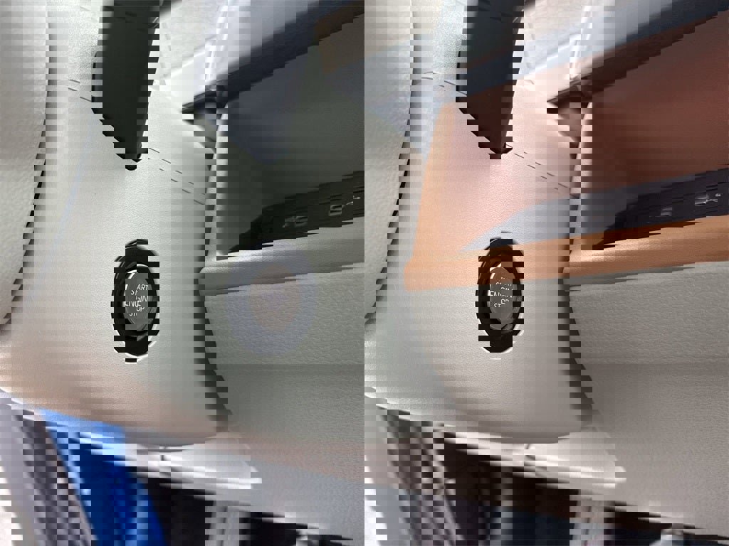 New 2025 Volkswagen ID. Buzz 1st Edition image 30