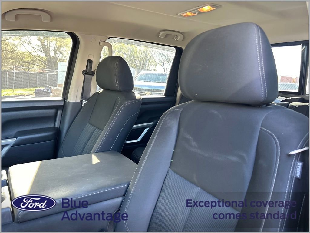 Used 2017 Nissan Titan SV image 11