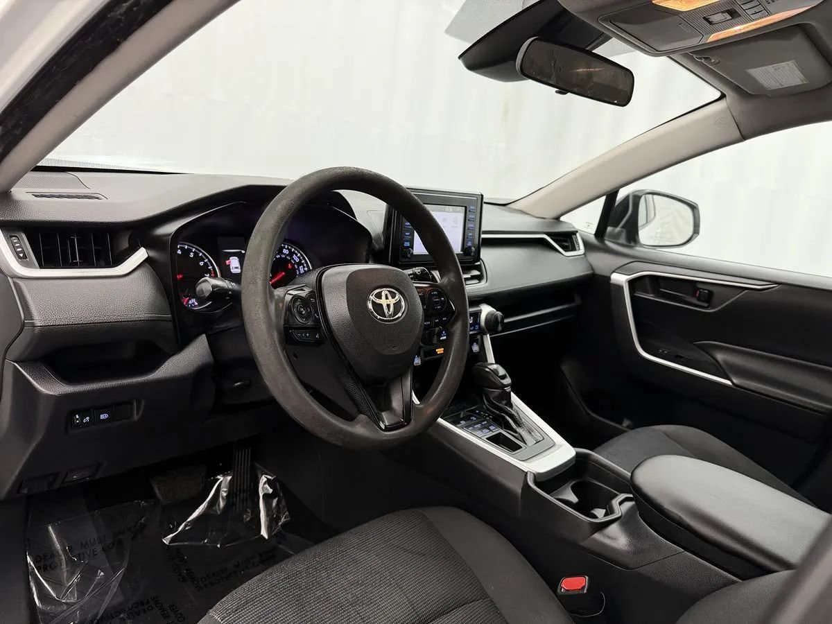 Used 2019 Toyota RAV4 LE AWD/4WD image 8