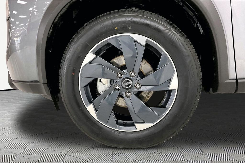 Used 2025 Nissan Rogue SV image 26