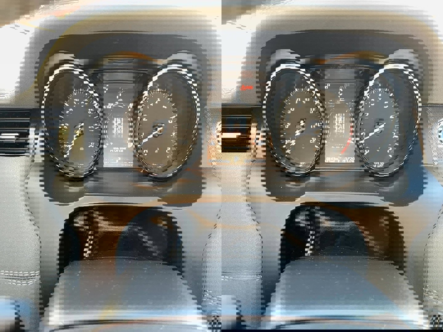 Used 2018 Land Rover Range Rover Evoque SE Premium image 27