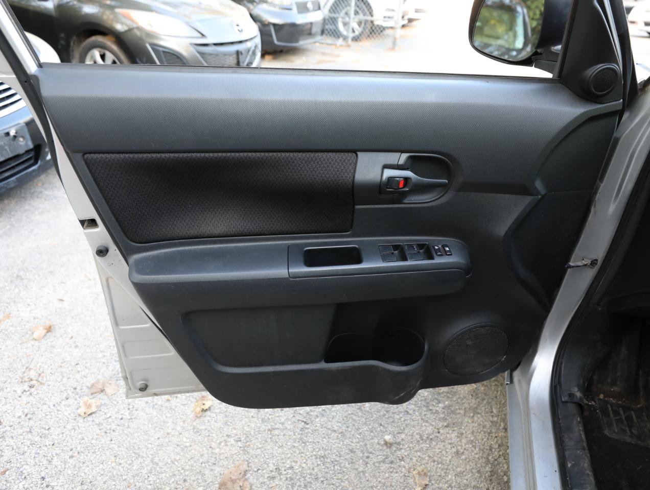 Used 2010 Scion xB FWD image 15