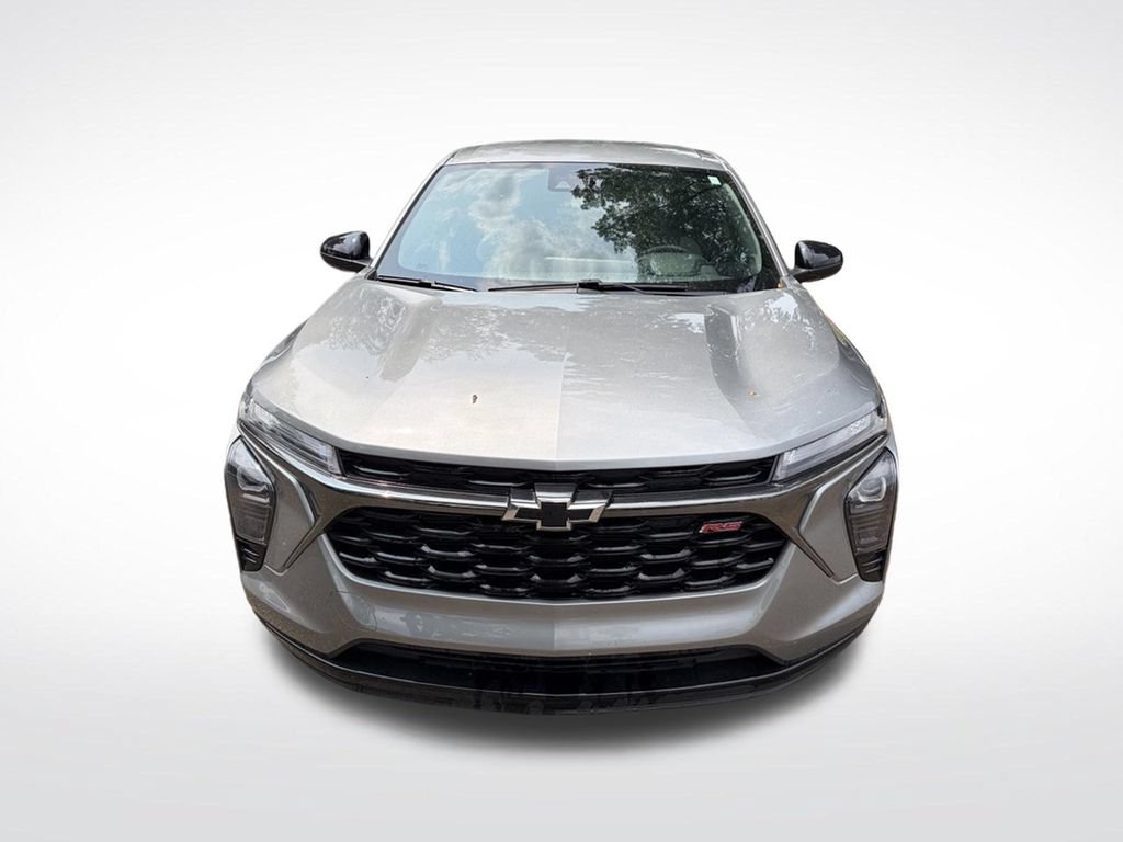 Used 2024 Chevrolet Trax RS w/ Driver Confidence Package FWD image 2