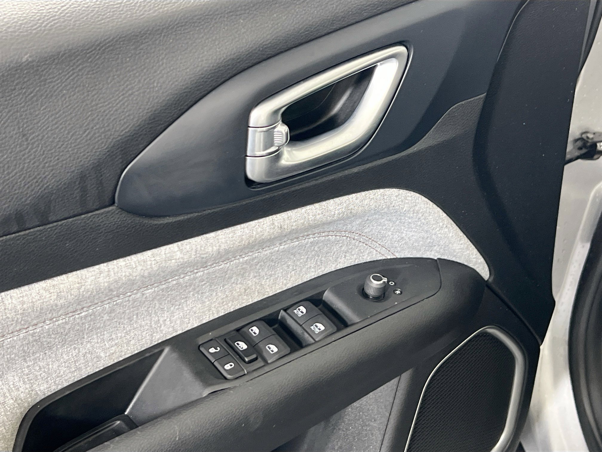 Used 2022 Jeep Compass Latitude AWD/4WD image 17