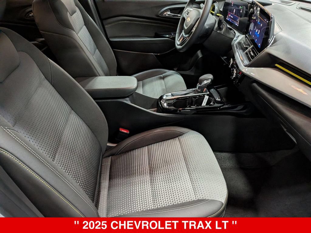 Used 2025 Chevrolet Trax LT w/ Driver Confidence Package FWD image 33