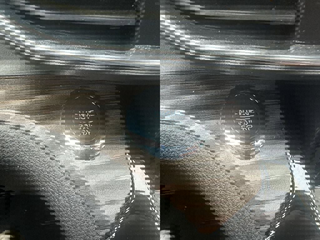 Used 2022 Ford Explorer Limited w/ Limited Technology Package image 17