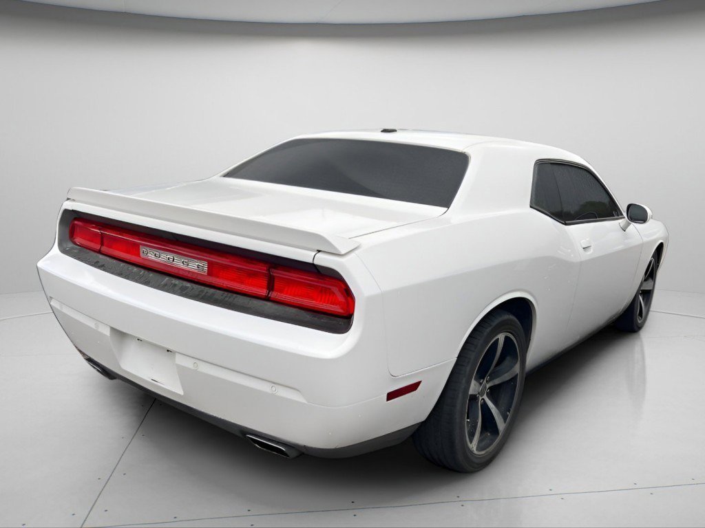 Used 2014 Dodge Challenger R/T RWD image 14