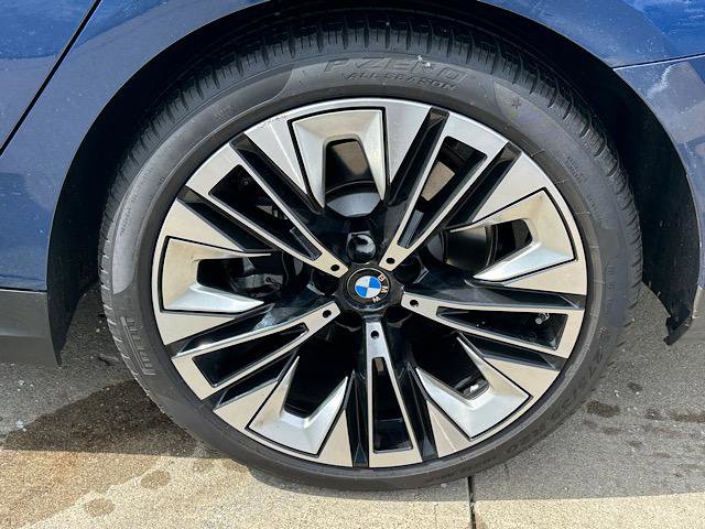 Certified 2024 BMW 530i xDrive 530i xDrive Sedan w/ Premium Package image 32