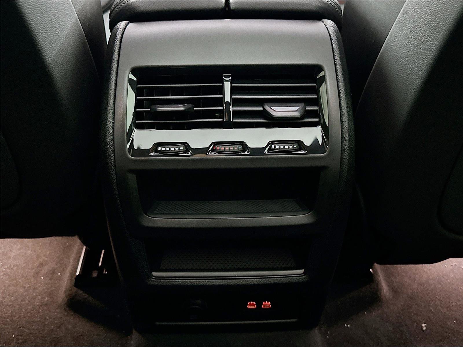 New 2026 BMW X5 xDrive50e w/ Premium Package image 27