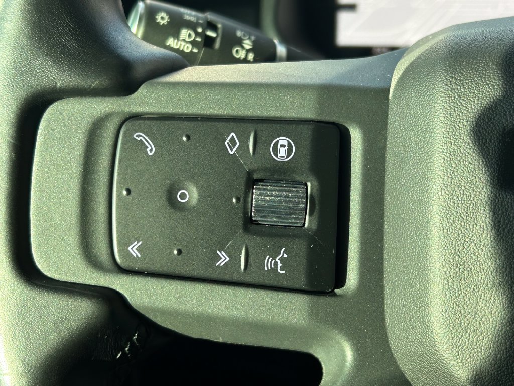 Used 2024 Land Rover Defender 130 X-Dynamic SE AWD/4WD image 40