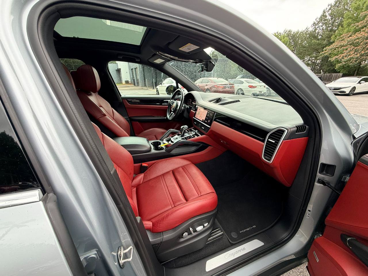 Used 2021 Porsche Cayenne AWD/4WD image 14