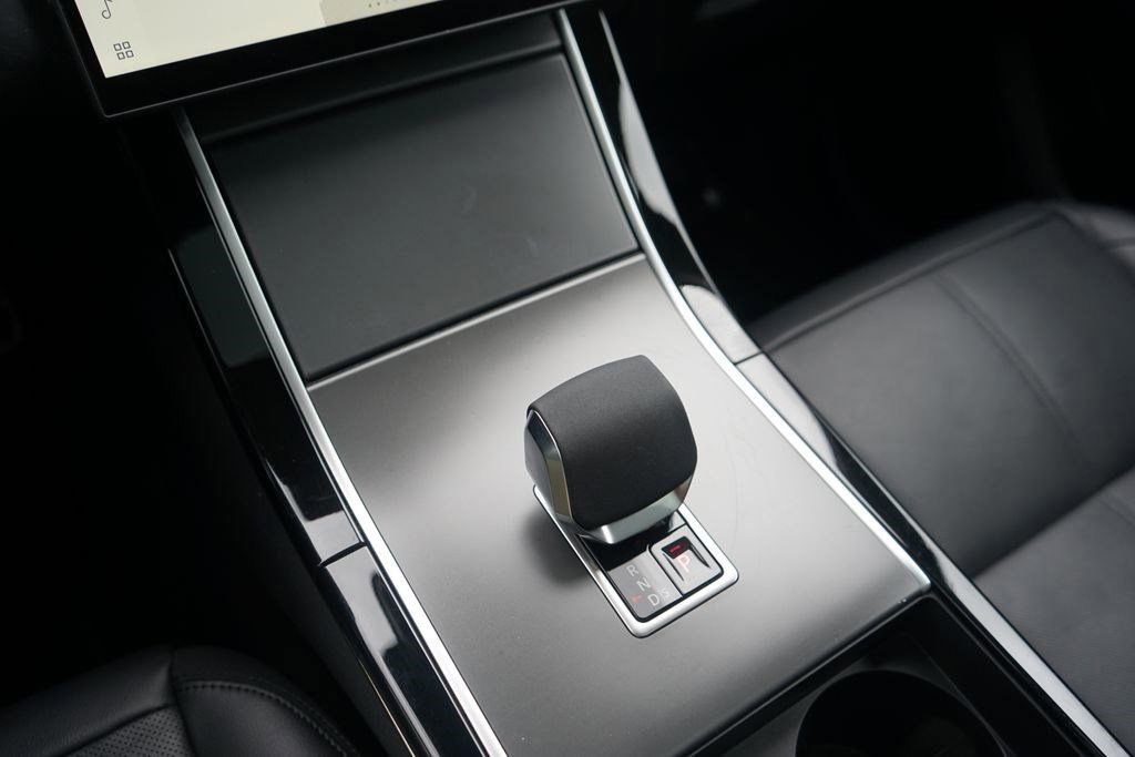 Used 2025 Land Rover Range Rover Velar Dynamic SE image 17