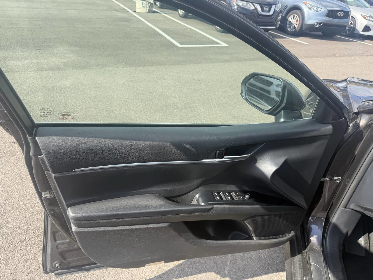 Used 2018 Toyota Camry LE image 15