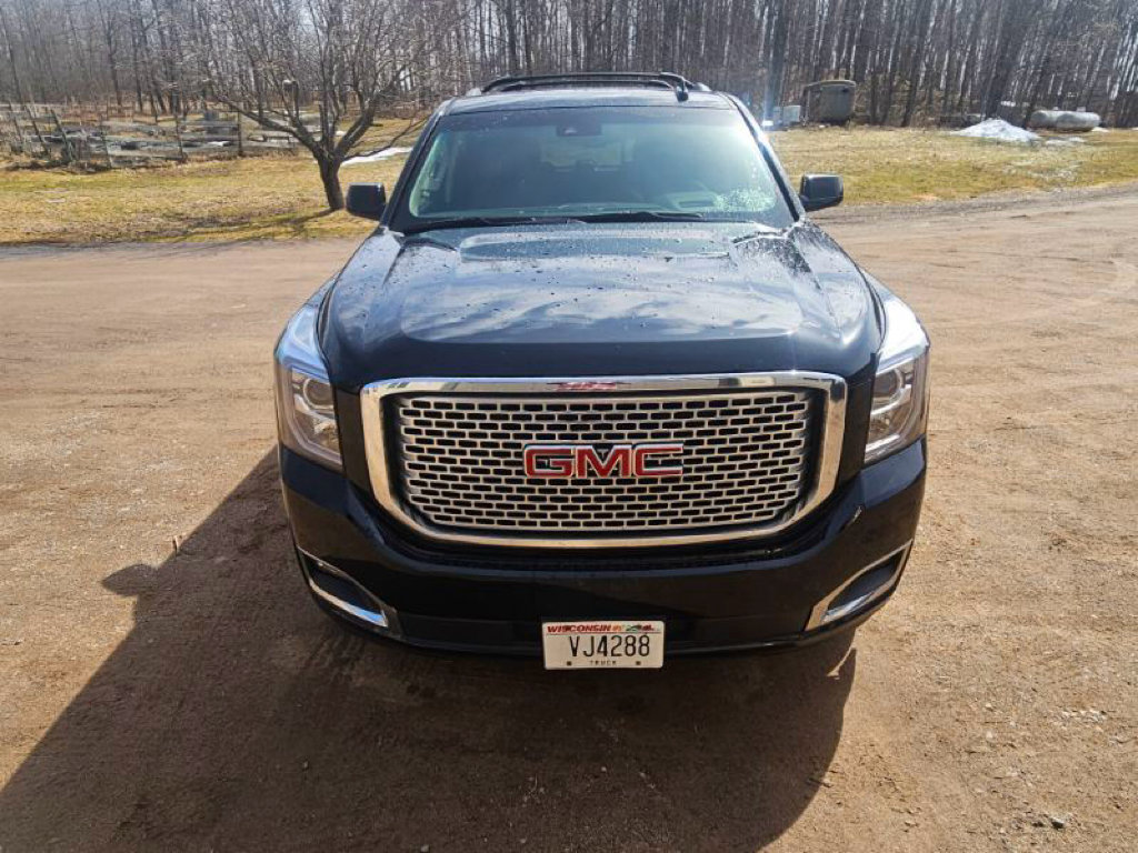 Used 2017 GMC Yukon Denali w/ Open Road Package image 3