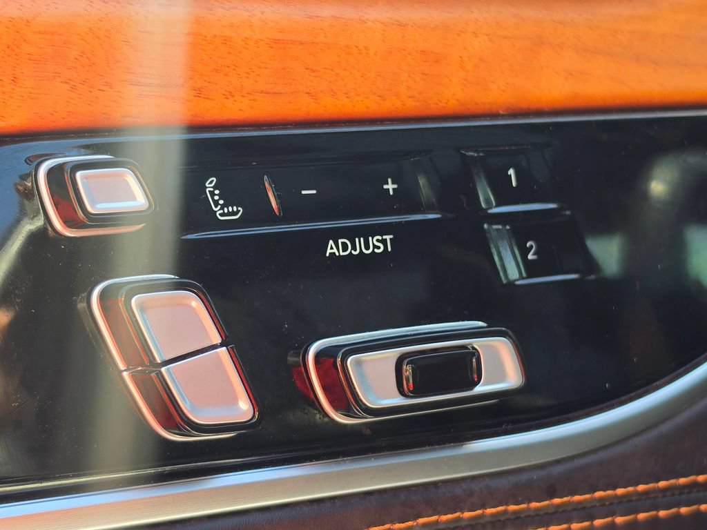 Used 2022 Jeep Grand Wagoneer Series III w/ Rear Seat Video Group 1 AWD/4WD image 12