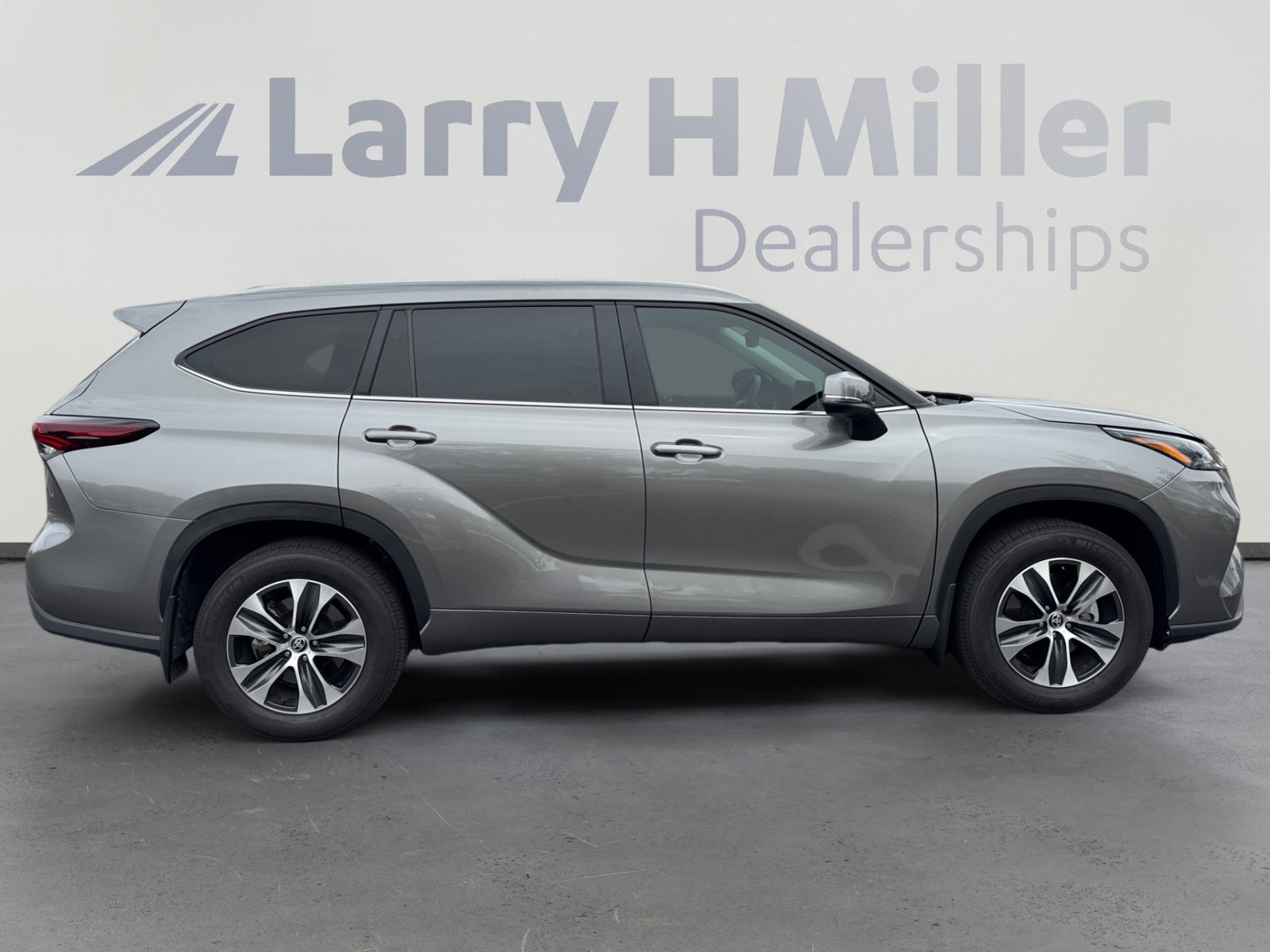 Certified 2025 Toyota Highlander XLE AWD/4WD image 6