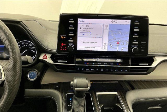 Used 2024 Toyota Sienna Limited image 5
