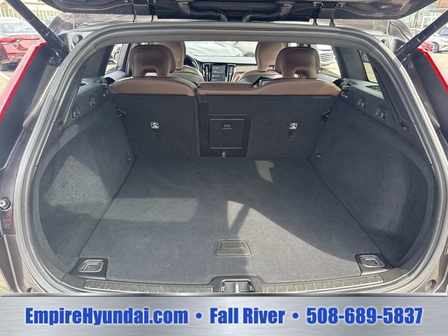 Used 2025 Volvo V60 B5 Cross Country Plus AWD/4WD image 7
