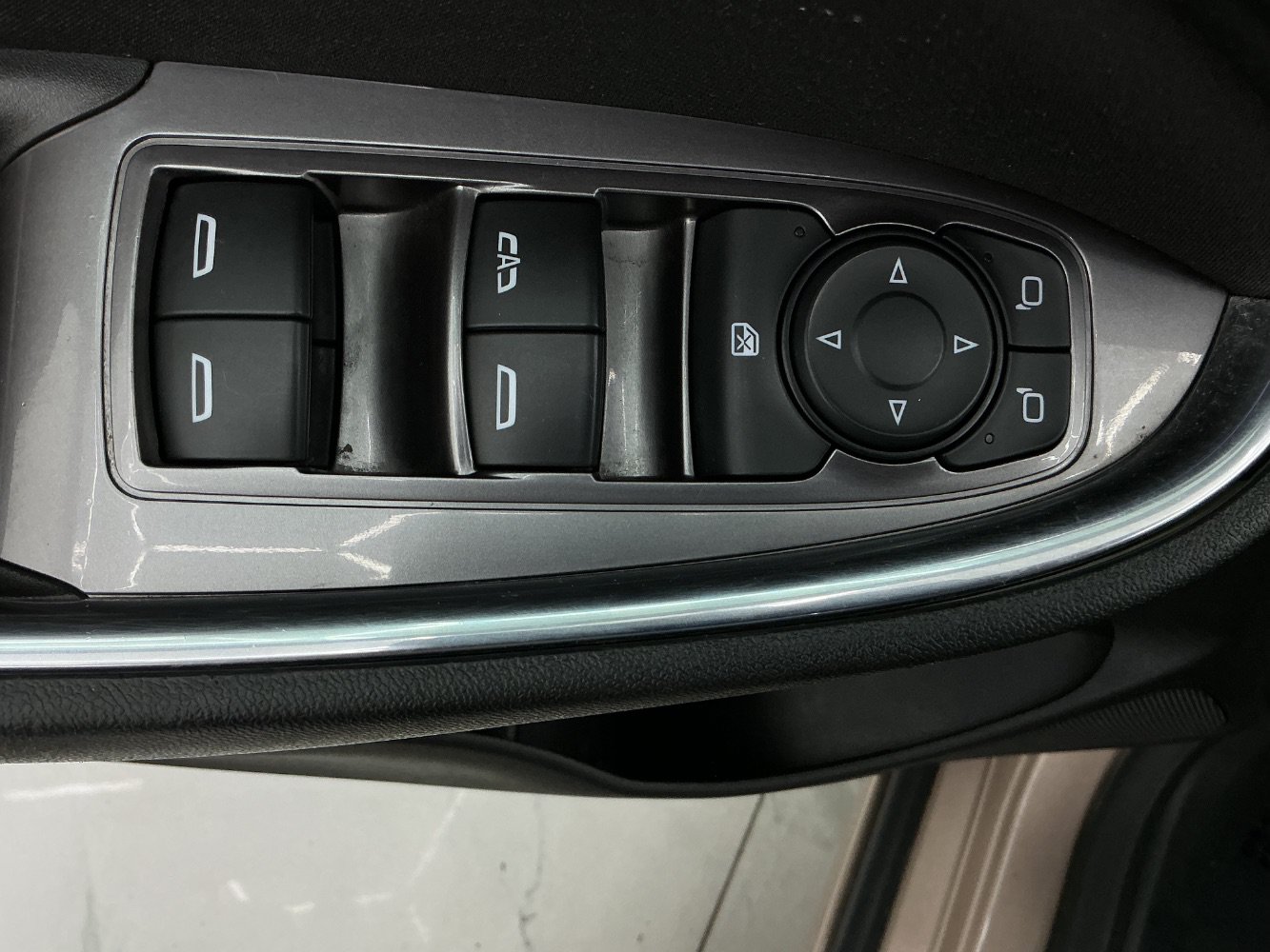 Used 2018 Chevrolet Malibu LT FWD image 38