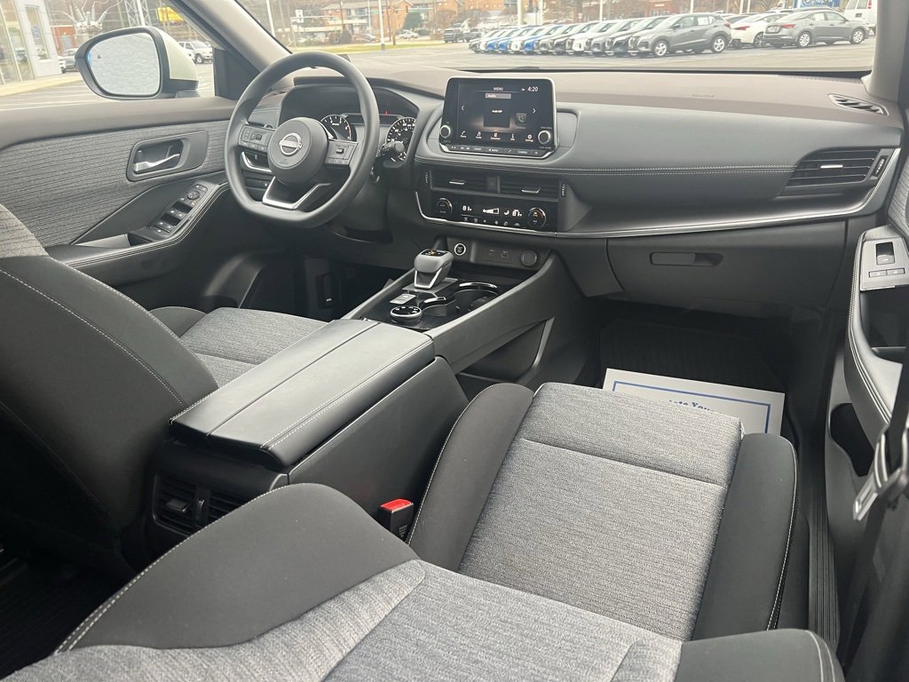 Used 2023 Nissan Rogue SV image 7