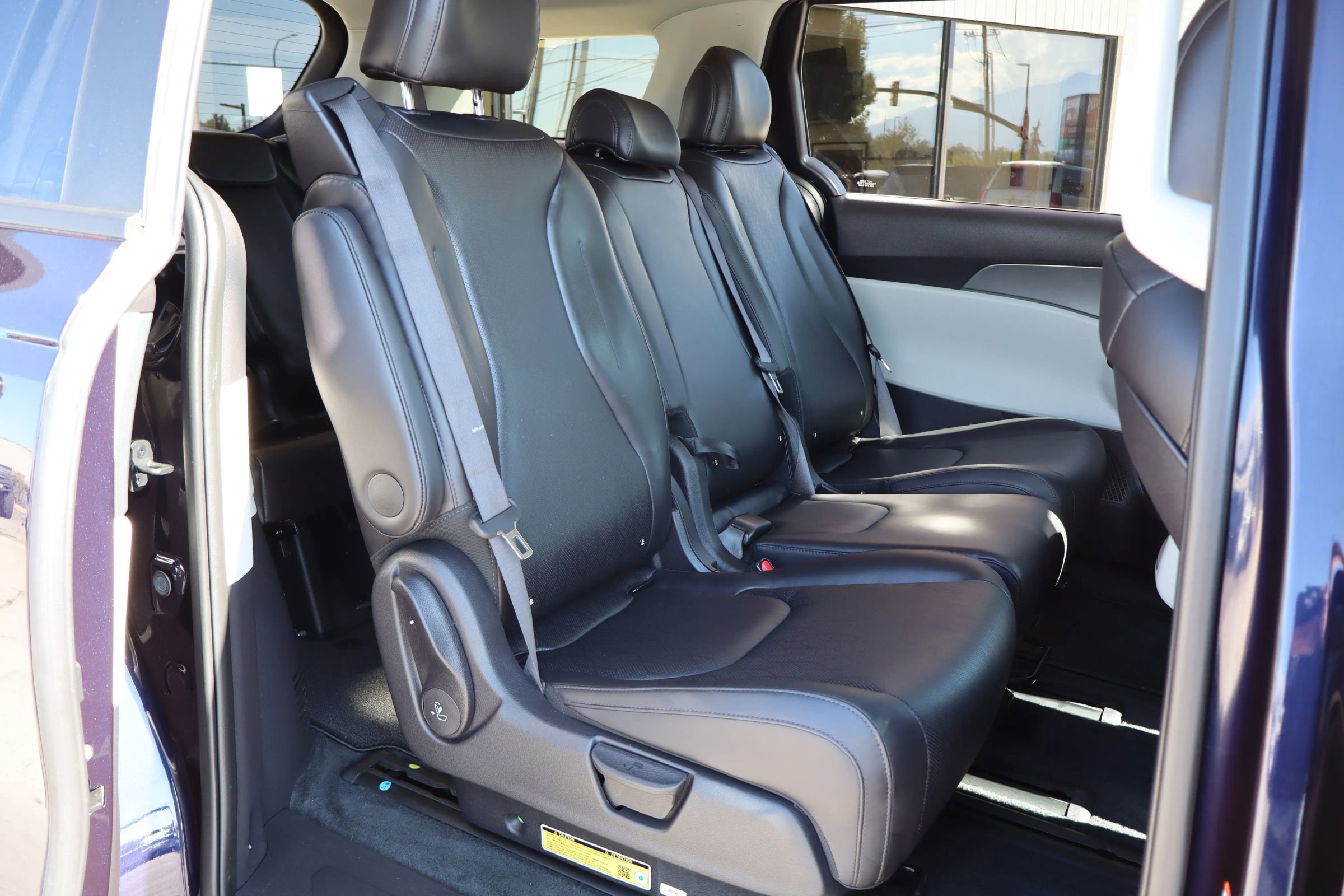 Used 2024 Kia Carnival LX image 14