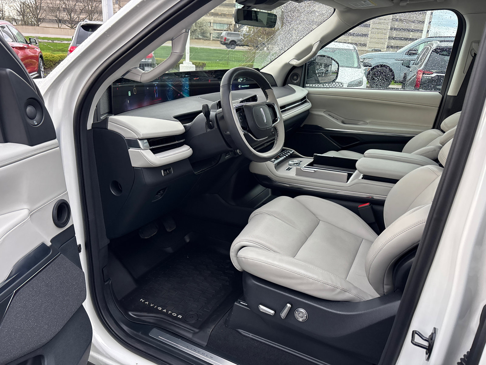 New 2025 Lincoln Navigator L Reserve AWD/4WD image 24