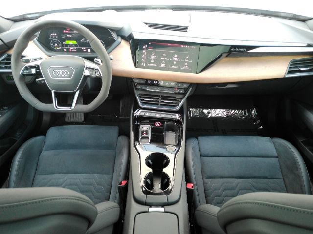 Used 2022 Audi e-tron GT Premium Plus AWD/4WD image 3