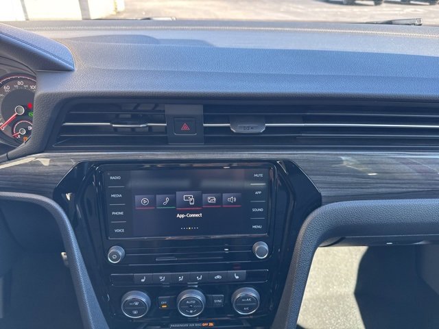 Used 2020 Volkswagen Passat 2.0T R-Line image 21