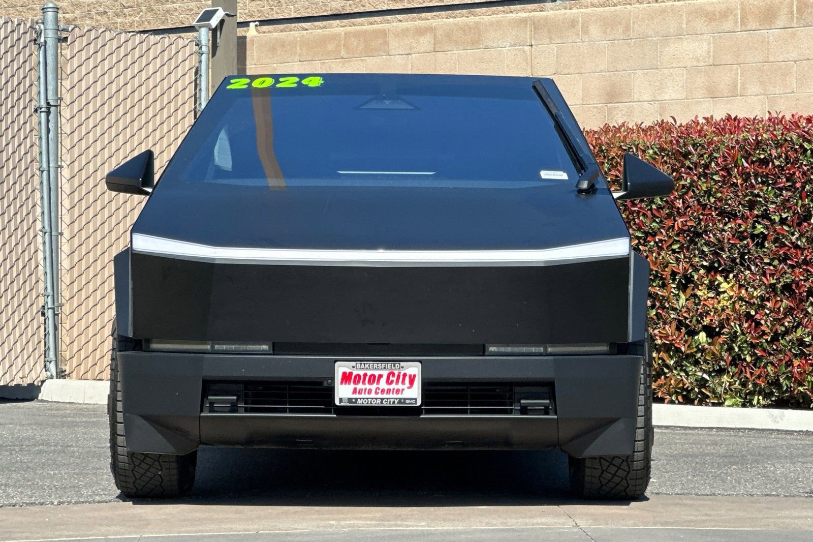 Used 2024 Tesla Cybertruck AWD Crew Cab image 9