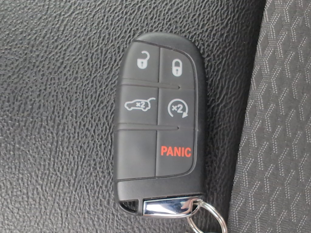 New 2025 Jeep Compass Latitude w/ Sun & Sound Group image 39