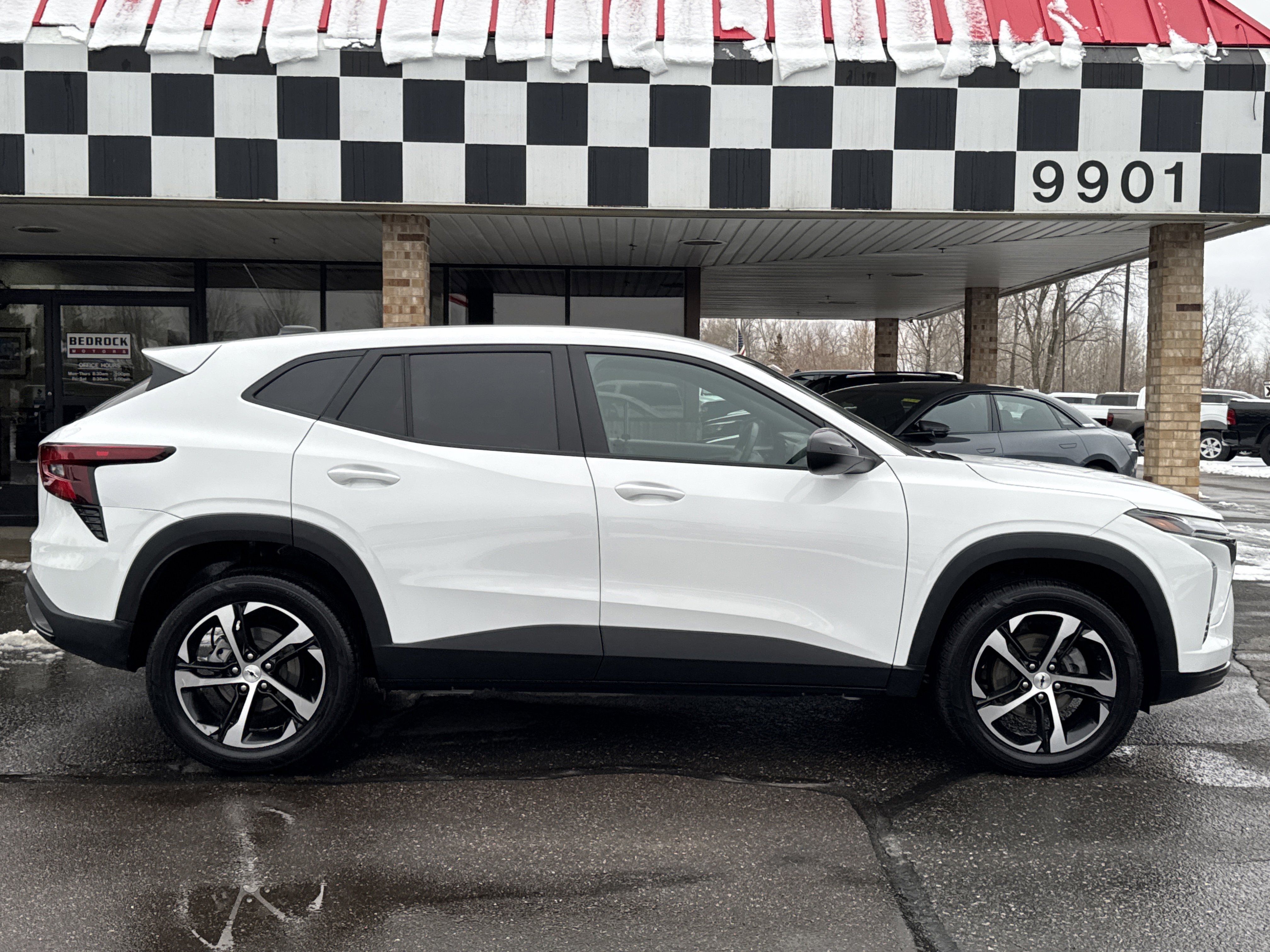 Used 2025 Chevrolet Trax RS w/ Driver Confidence Package image 8