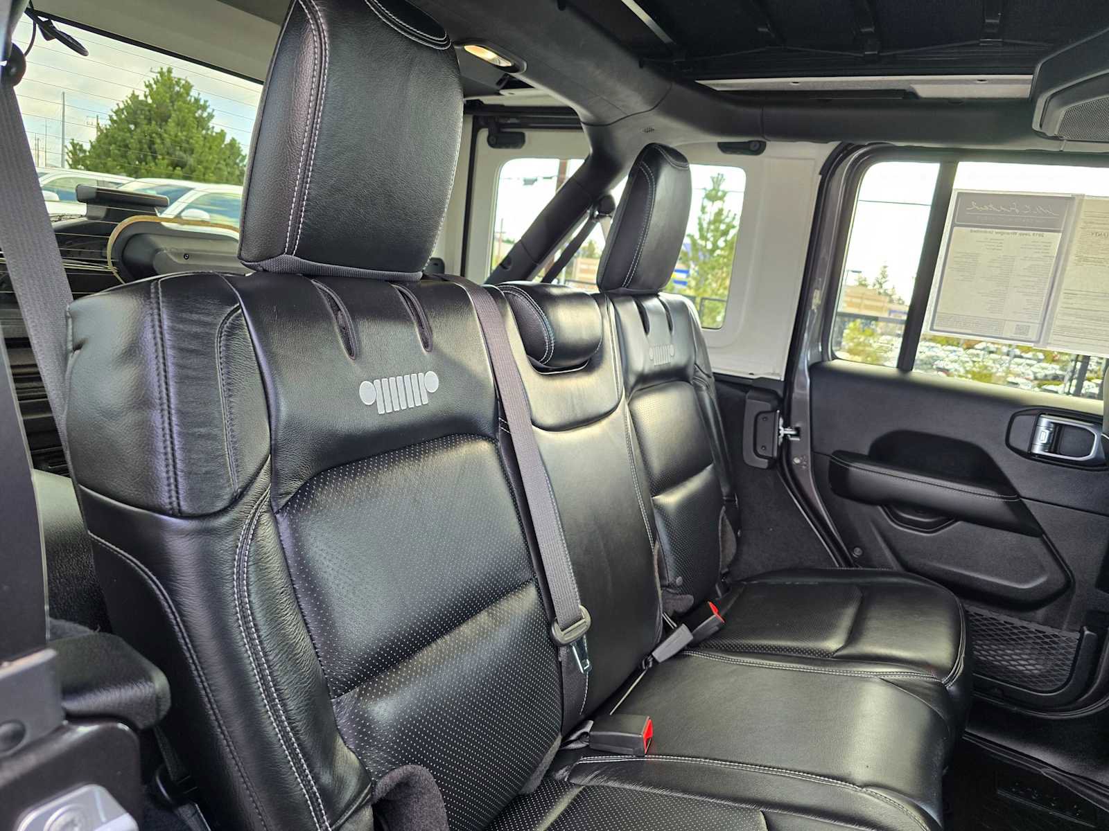 Used 2019 Jeep Wrangler Unlimited Sahara AWD/4WD image 14