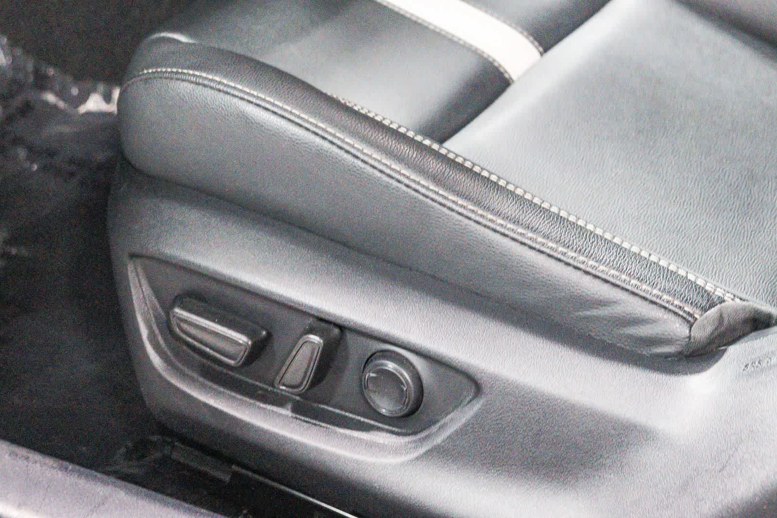 Used 2025 Toyota Camry SE w/ Convenience Package FWD image 18