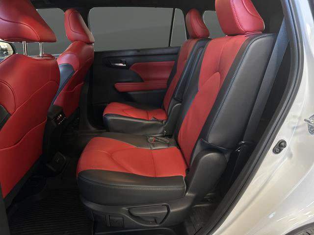 Used 2023 Toyota Highlander XSE image 31