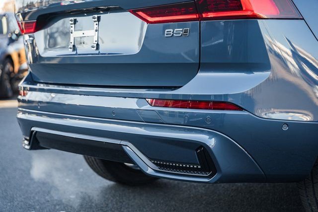 New 2026 Volvo XC60 B5 Plus w/ Climate Package image 9